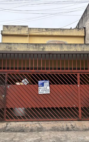 Casa à venda com 110m², 5 quartos e sem vaga Casa à venda com 110m², 5 quartos e sem vagaFachada