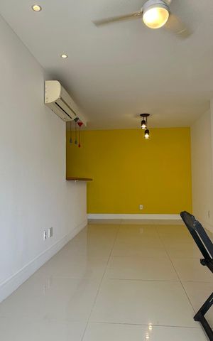 Apartamento à venda com 95m², 3 quartos e 2 vagas Apartamento à venda com 95m², 3 quartos e 2 vagasSala