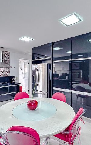 Apartamento à venda com 238m², 4 quartos e 4 vagasCozinha