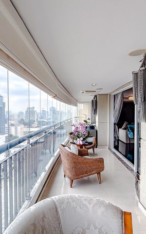 Apartamento à venda com 238m², 4 quartos e 4 vagasVaranda
