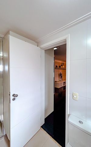 Apartamento à venda com 238m², 4 quartos e 4 vagasBanheiro da Suíte 1