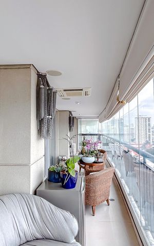 Apartamento à venda com 238m², 4 quartos e 4 vagasVaranda