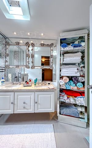Apartamento à venda com 238m², 4 quartos e 4 vagasBanheiro da Suíte 1