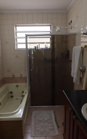 Casa à venda com 418m², 6 quartos e 4 vagasBanheiro da Suíte 1