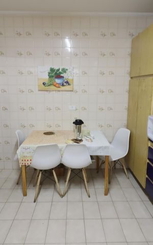 Casa à venda com 418m², 6 quartos e 4 vagasCozinha e Área de Serviço