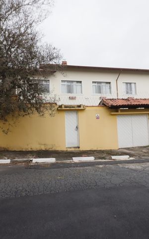 Casa à venda com 418m², 6 quartos e 4 vagasFachada