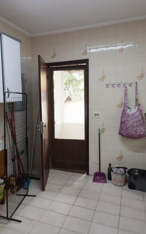 Casa à venda com 418m², 6 quartos e 4 vagasCozinha e Área de Serviço