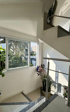 Casa para alugar com 440m², 5 quartos e 4 vagas Casa para alugar com 440m², 5 quartos e 4 vagasEscada