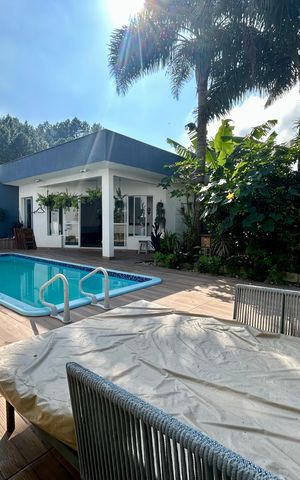 Casa para alugar com 440m², 5 quartos e 4 vagas Casa para alugar com 440m², 5 quartos e 4 vagasPiscina