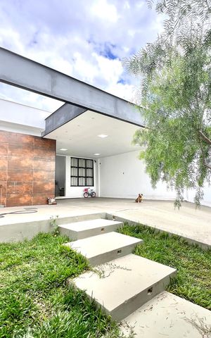 Casa à venda com 500m², 3 quartos e 5 vagasFachada