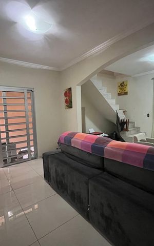 Casa à venda com 250m², 3 quartos e 3 vagas Casa à venda com 250m², 3 quartos e 3 vagasSala