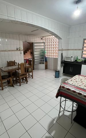 Casa à venda com 250m², 3 quartos e 3 vagas Casa à venda com 250m², 3 quartos e 3 vagasCozinha