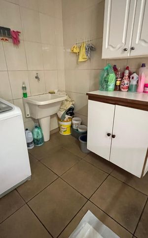Casa à venda com 250m², 3 quartos e 3 vagas Casa à venda com 250m², 3 quartos e 3 vagasLavanderia