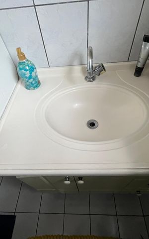 Casa à venda com 250m², 3 quartos e 3 vagas Casa à venda com 250m², 3 quartos e 3 vagasBanheiro - torneira