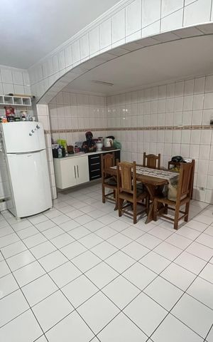 Casa à venda com 250m², 3 quartos e 3 vagas Casa à venda com 250m², 3 quartos e 3 vagasCozinha