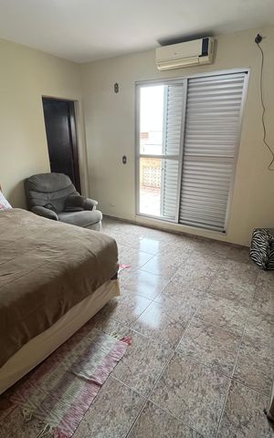 Casa à venda com 250m², 3 quartos e 3 vagas Casa à venda com 250m², 3 quartos e 3 vagasSuíte 1