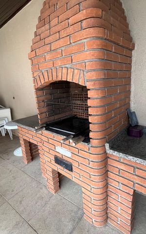 Casa à venda com 250m², 3 quartos e 3 vagas Casa à venda com 250m², 3 quartos e 3 vagasChurrasqueira