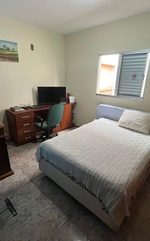 Casa à venda com 250m², 3 quartos e 3 vagas Casa à venda com 250m², 3 quartos e 3 vagasQuarto 2