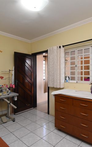 Casa à venda com 202m², 3 quartos e 3 vagasQuarto de Serviço