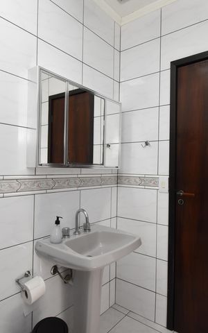 Casa à venda com 202m², 3 quartos e 3 vagasBanheiro 2