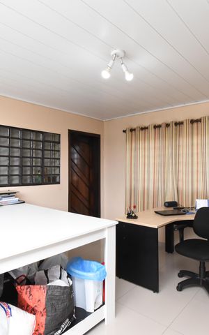 Casa à venda com 202m², 3 quartos e 3 vagasEscritório
