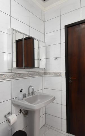 Casa à venda com 202m², 3 quartos e 3 vagasBanheiro 2