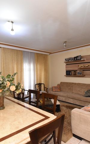 Casa à venda com 202m², 3 quartos e 3 vagasSala