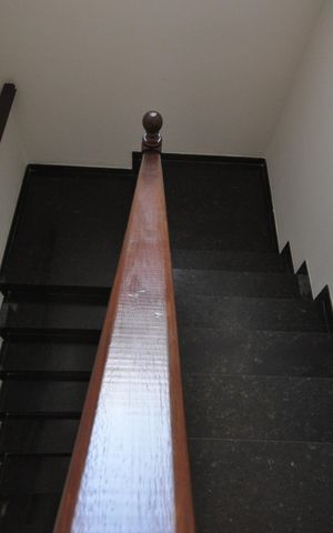 Casa à venda com 220m², 3 quartos e 3 vagasEscada