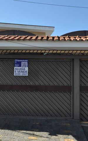 Casa à venda com 220m², 3 quartos e 3 vagasFachada