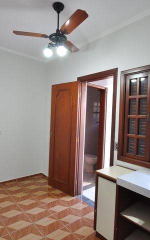 Casa à venda com 220m², 3 quartos e 3 vagasQuarto de Serviço