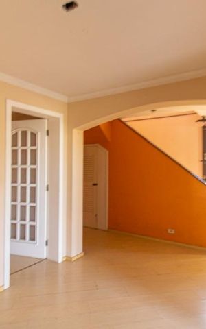Casa à venda com 270m², 3 quartos e 3 vagas Casa à venda com 270m², 3 quartos e 3 vagasSala
