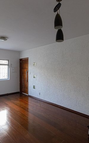 Casa para alugar com 170m², 3 quartos e 3 vagas Casa para alugar com 170m², 3 quartos e 3 vagasSala