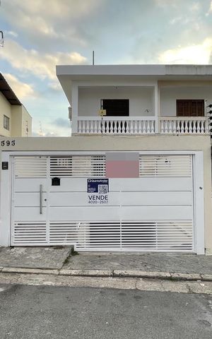 Casa para alugar com 170m², 3 quartos e 3 vagas Casa para alugar com 170m², 3 quartos e 3 vagasFachada+Placa