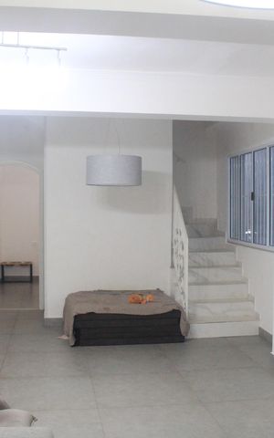 Casa para alugar com 202m², 4 quartos e 2 vagasSala