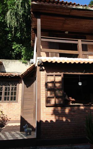 Casa de condomínio à venda com 275m², 5 quartos e 5 vagasEdícula
