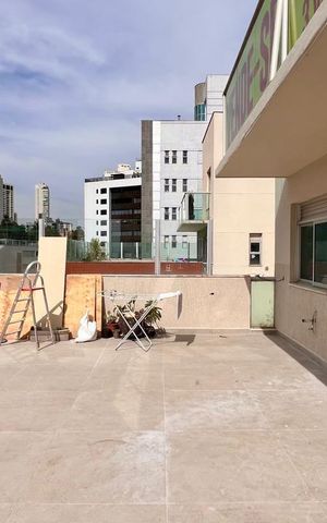 Apartamento para alugar com 210m², 4 quartos e 3 vagasVaranda da Sala