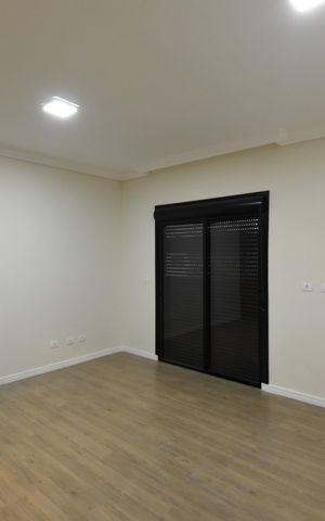 Casa à venda com 200m², 3 quartos e 4 vagasSuíte