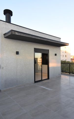 Casa à venda com 200m², 3 quartos e 4 vagasCobertura
