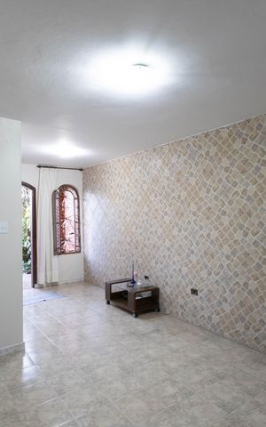 Casa à venda com 167m², 3 quartos e 2 vagas Casa à venda com 167m², 3 quartos e 2 vagasSala