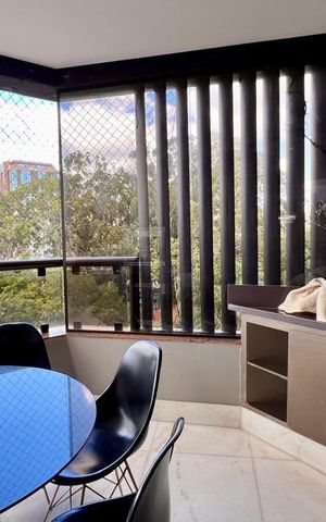Apartamento à venda com 359m², 4 quartos e 4 vagasVaranda da Sala