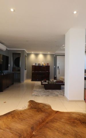 Apartamento para alugar com 340m², 5 quartos e 4 vagasSala