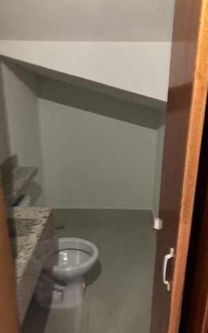 Casa à venda com 80m², 2 quartos e 1 vaga Casa à venda com 80m², 2 quartos e 1 vagaBanheiro
