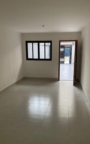 Casa à venda com 80m², 2 quartos e 1 vaga Casa à venda com 80m², 2 quartos e 1 vagaSala
