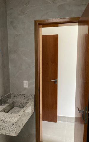 Casa à venda com 80m², 2 quartos e 1 vaga Casa à venda com 80m², 2 quartos e 1 vagaBanheiro