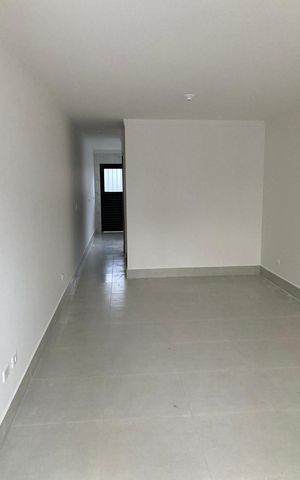 Casa à venda com 80m², 2 quartos e 1 vaga Casa à venda com 80m², 2 quartos e 1 vagaSala