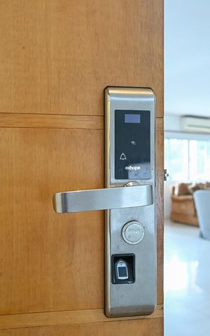 Casa à venda com 480m², 5 quartos e 5 vagasFechadura Eletrônica