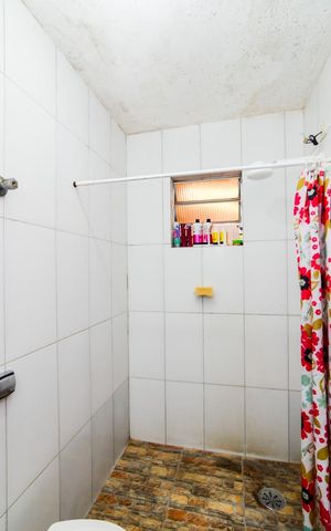 Casa à venda com 230m², 2 quartos e 1 vagaBanheiro