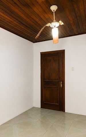 Casa à venda com 420m², 3 quartos e 2 vagas Casa à venda com 420m², 3 quartos e 2 vagasSala