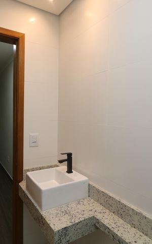 Casa à venda com 145m², 3 quartos e 2 vagasBanheiro da Suíte 2