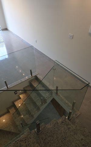 Casa à venda com 145m², 3 quartos e 2 vagasEscada